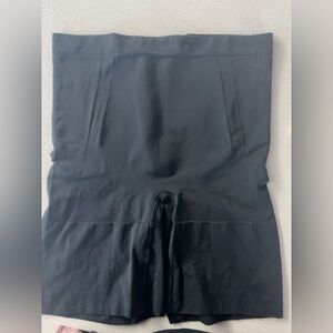 SPANX tummy control booty lifting compression mid thigh short